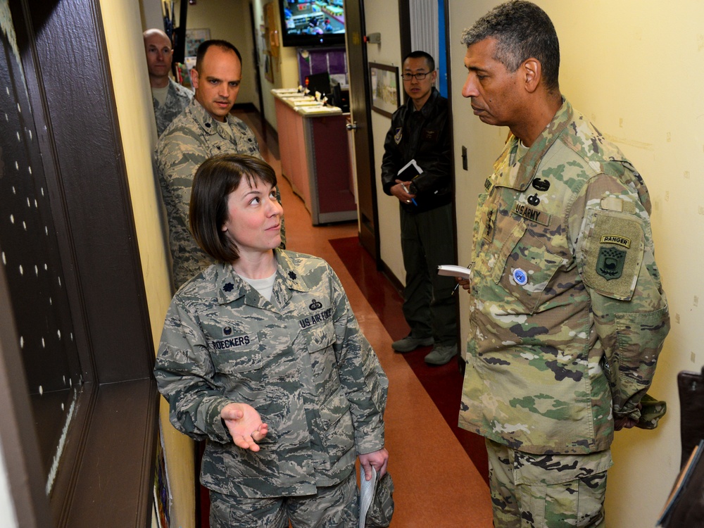 USFK commander receives Osan facility immersion