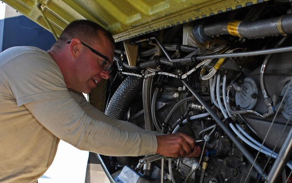 Maintaining mobility: Maintenance Reserve Airmen keep eyes to the sky