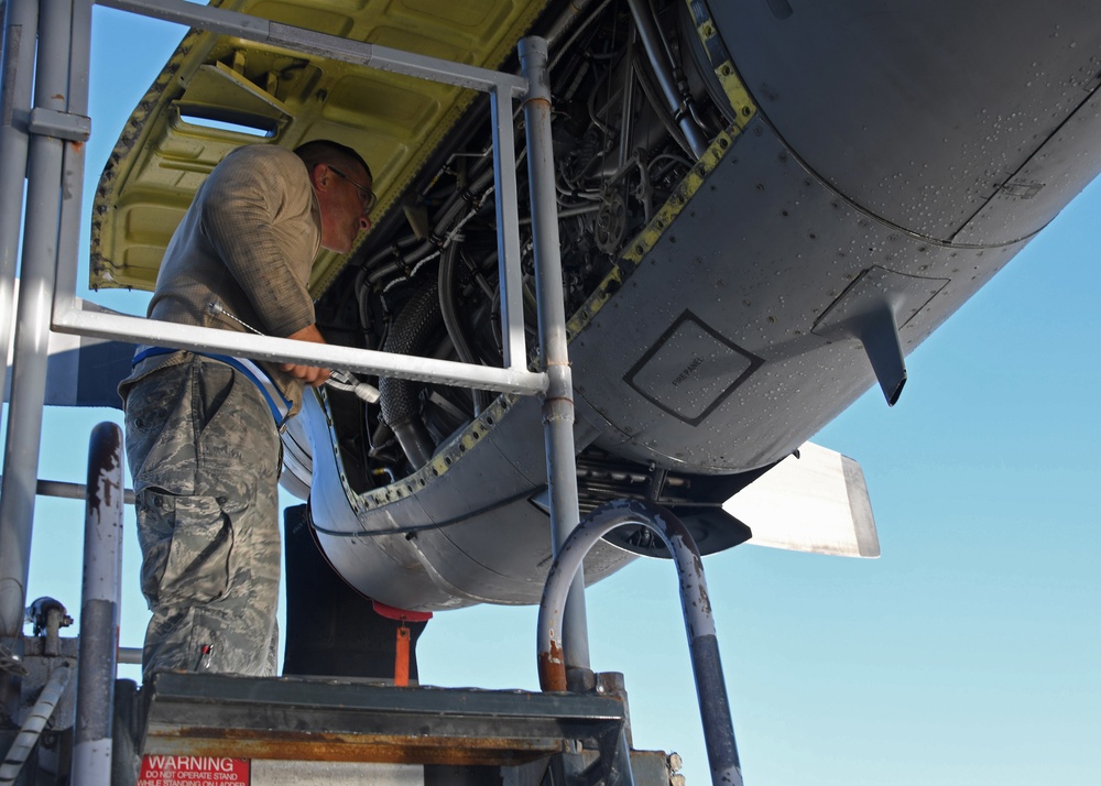 Maintaining mobility: Maintenance Reserve Airmen keep eyes to the sky