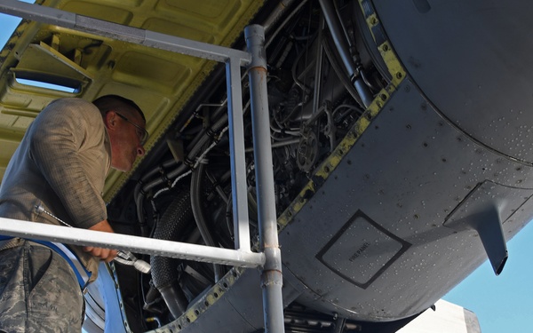Maintaining mobility: Maintenance Reserve Airmen keep eyes to the sky
