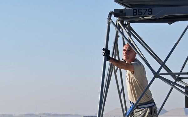 Maintaining mobility: Maintenance Reserve Airmen keep eyes to the sky