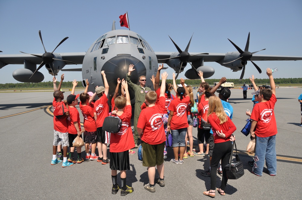 Hurricane Hunters partner with NOAA to educate public