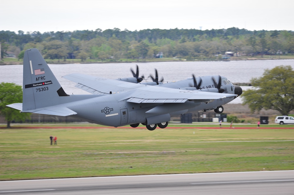 403rd Wing surge through the skies