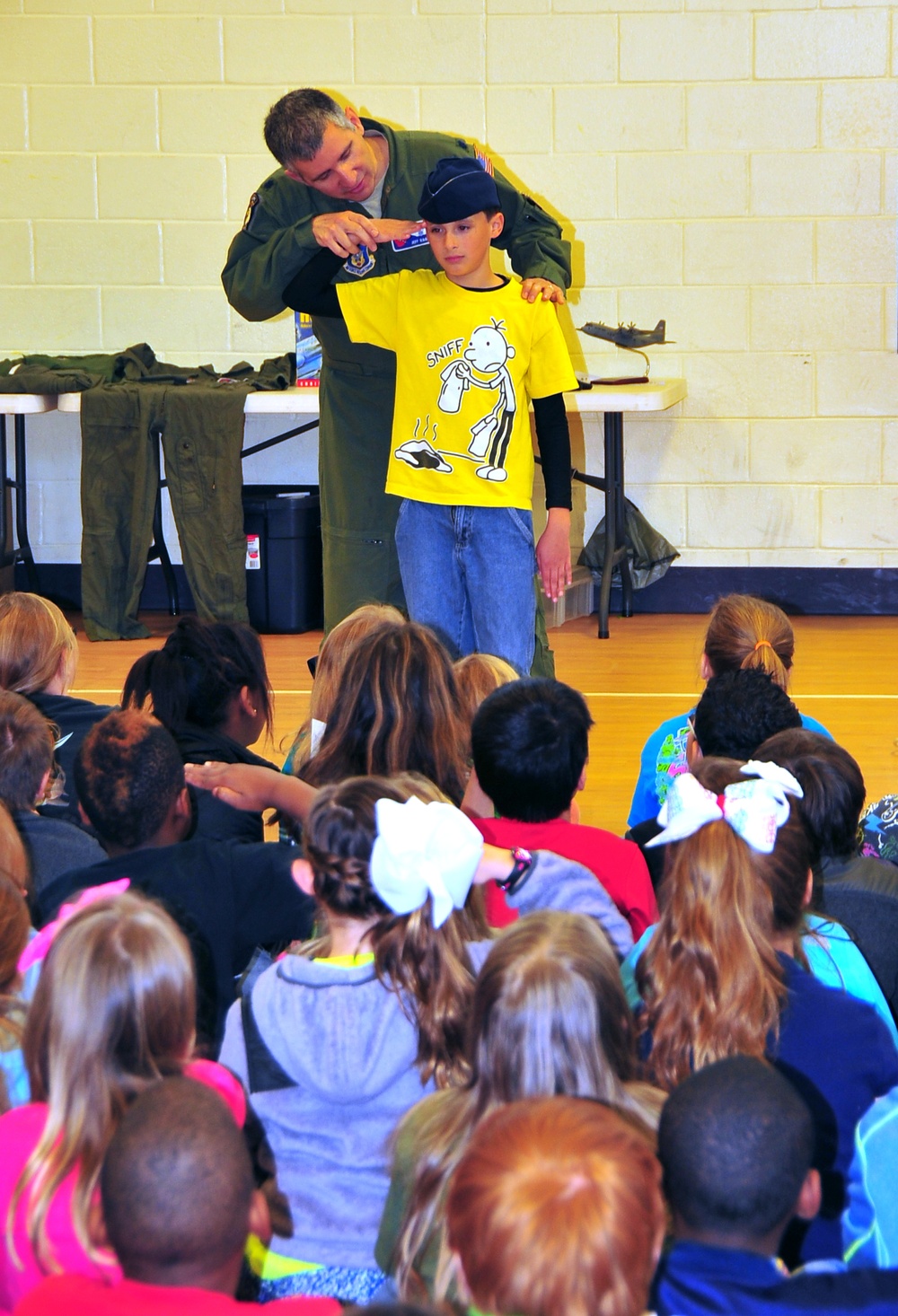 Hurricane Hunters brief students at local elementary school