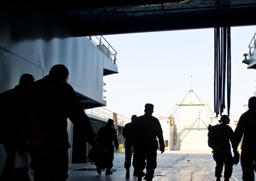 Lt. Gen. Luckey tours USAR boating capabilities