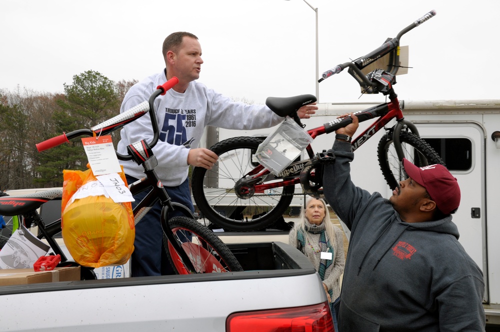 Team AEDC gives to Angel Tree program