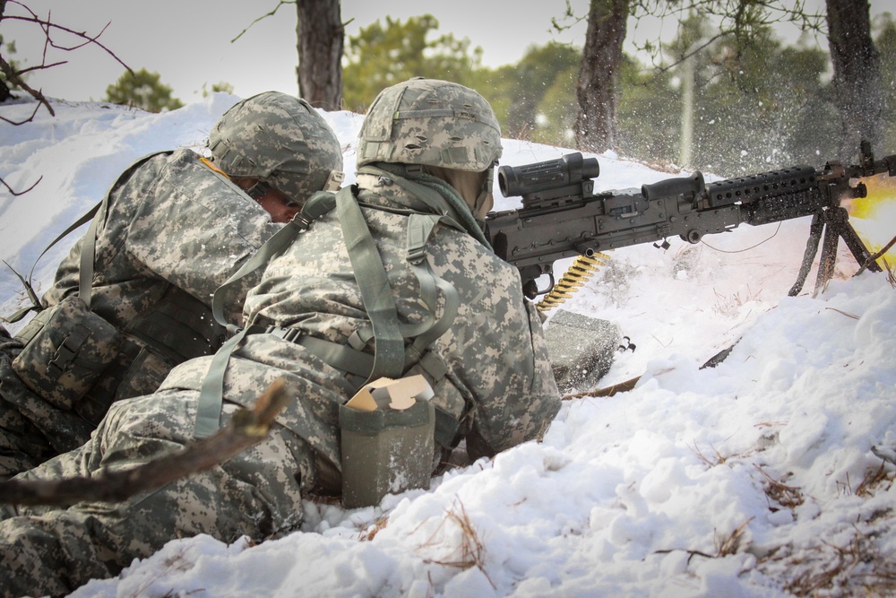 Guard conducts assault training in snow