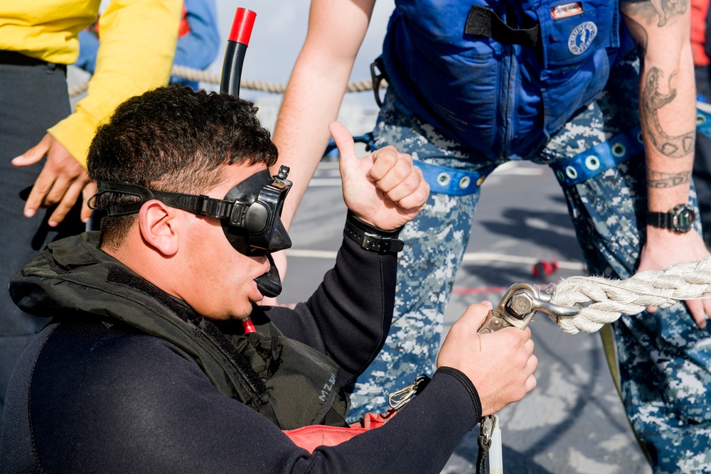 USS Lake Champlain (CG 57) Man Overboard Drill