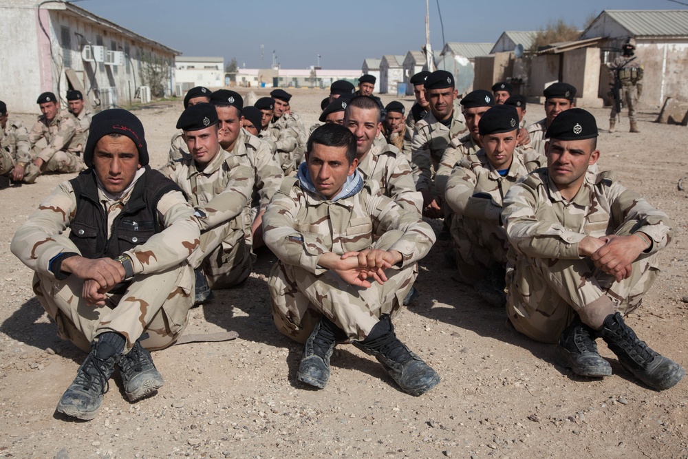 Spanish forces prepare Iraqi security forces for training