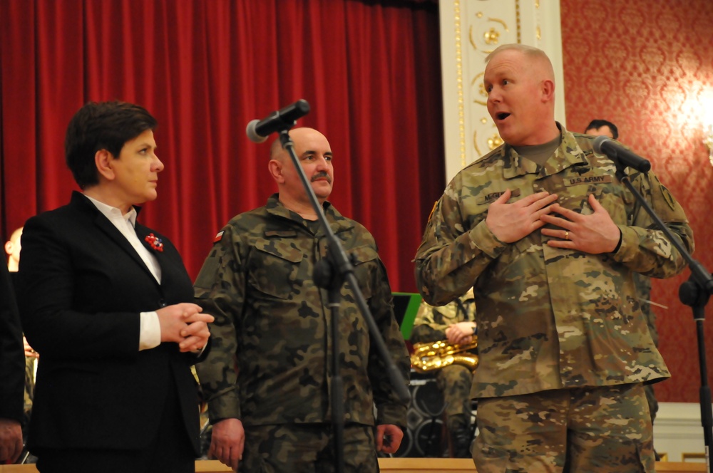 Polish prime minister welcomes US Soldiers at palace
