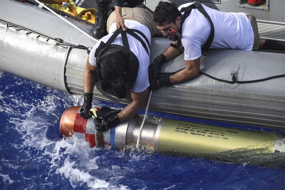 USS Wayne E. Meyer Recovers Retrievable Exercise Torpedo