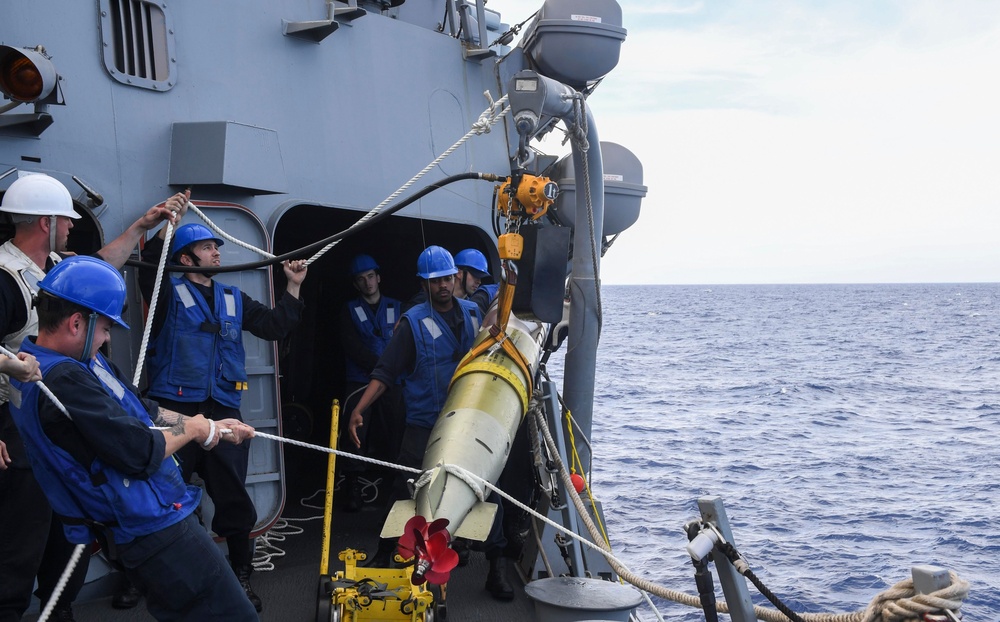 USS Wayne E. Meyer Recovers Retrievable Exercise Torpedo