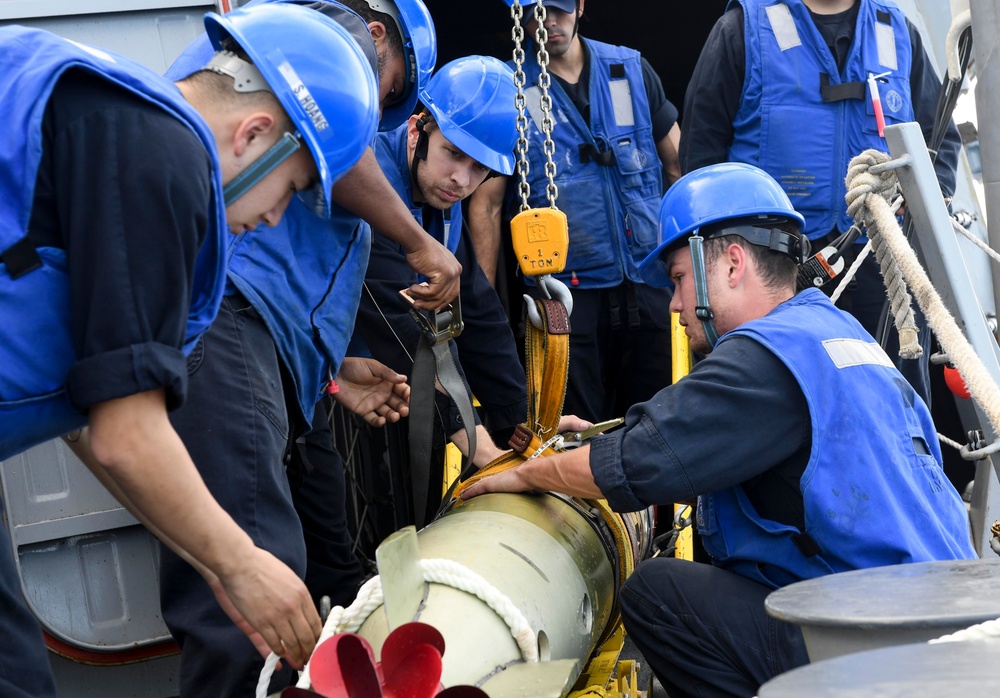 USS Wayne E. Meyer Recovers Retrievable Exercise Torpedo