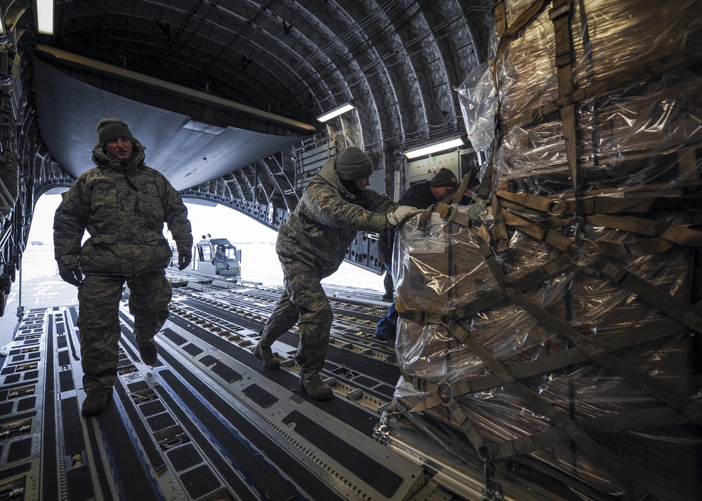 315th Delivers aid bound for refugees in northern Iraq