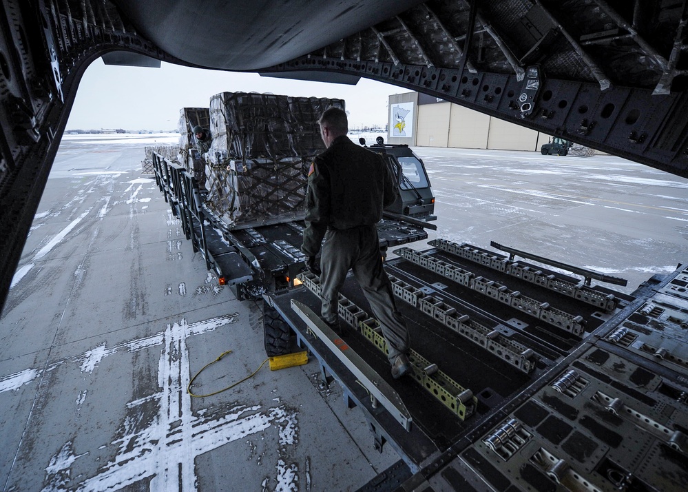 315th delivers aid bound for refugees in northern Iraq