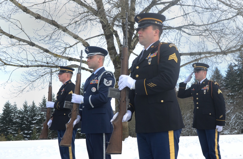 Oregon Air Guardsmen take on funeral honors responsibilities