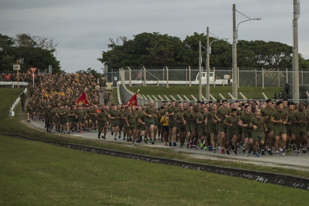 3,500 Marines and sailors run with their CG