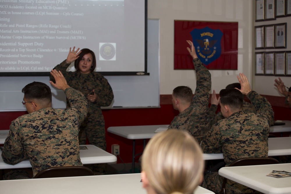 HMX-1 visits MCAS Iwakuni