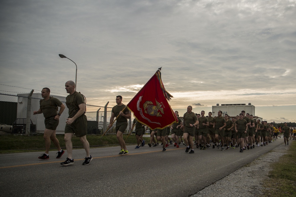 3,500 Marines and sailors run with their CG