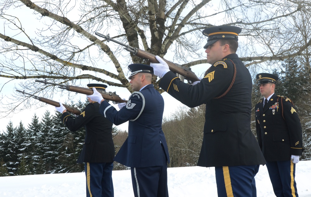 Oregon Air Guardsmen take on funeral honors responsibilities