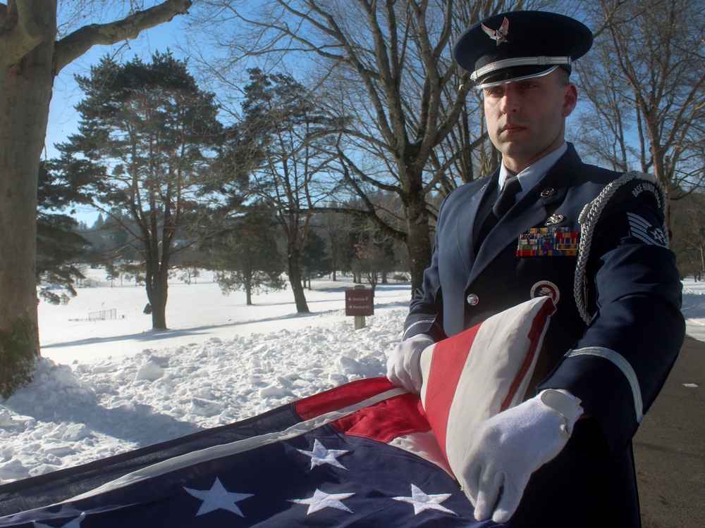 Oregon Air Guardsmen take on funeral honors responsibilities