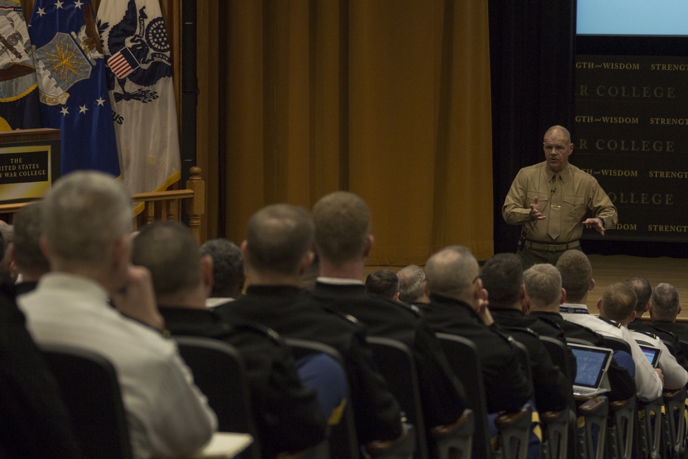 CMC Visits U.S. Army War College