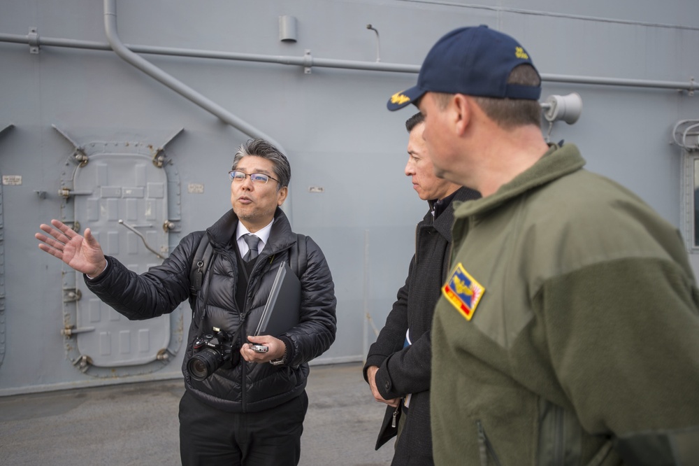 USS Bonhomme Richard (LHD 6) Welcomes Asahi Shimbun Reporter
