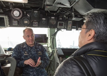 USS Bonhomme Richard (LHD 6) Welcomes Asahi Shimbun Reporter