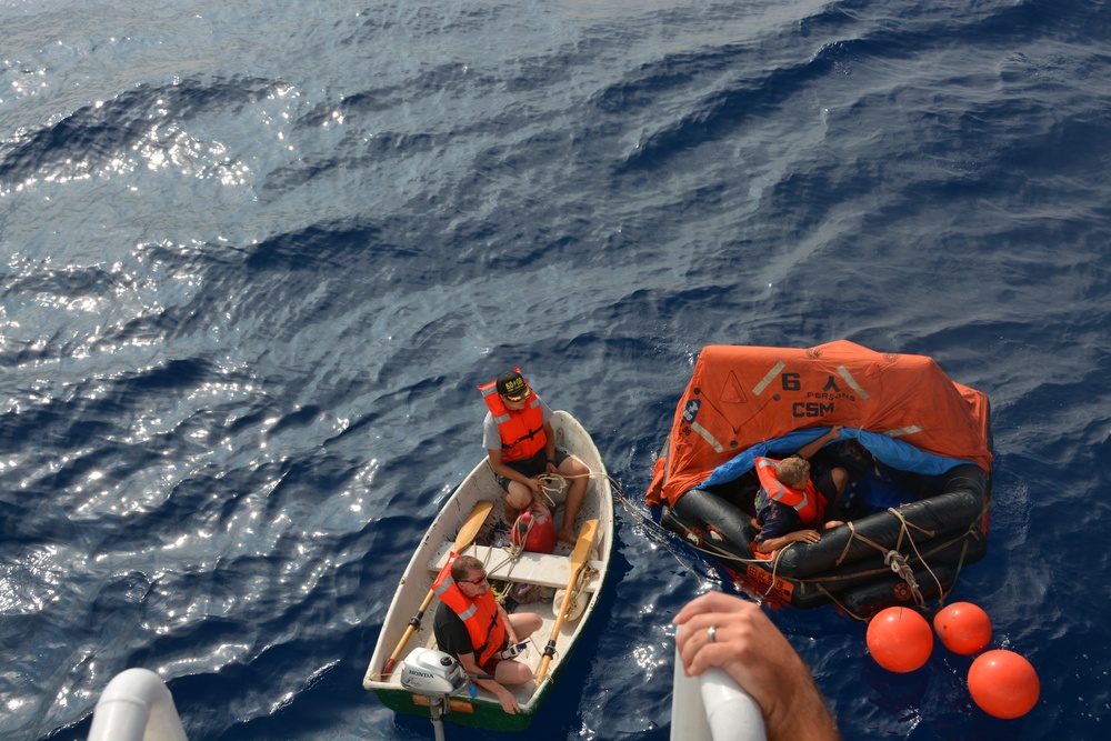 Coast Guard rescues 3 boaters from sunken vessel off Big Island
