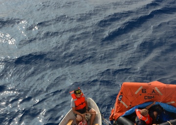 Coast Guard rescues 3 boaters from sunken vessel off Big Island