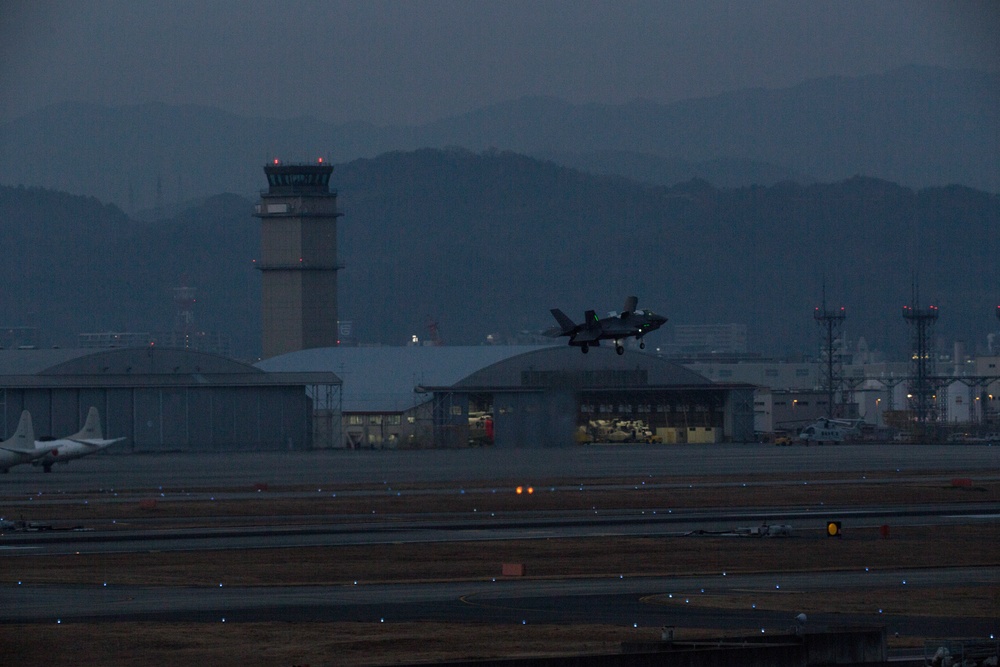 Lightning II strikes Iwakuni, F-35B arrives