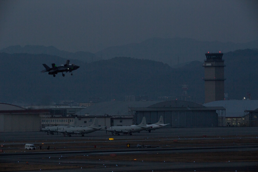 Lightning II strikes Iwakuni, F-35B arrives