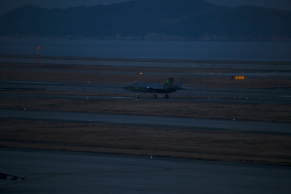 Lightning II strikes Iwakuni, F-35B arrives