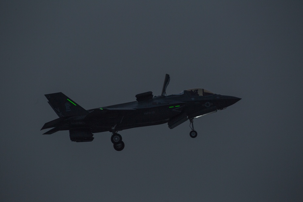 Lightning II strikes Iwakuni, F-35B arrives