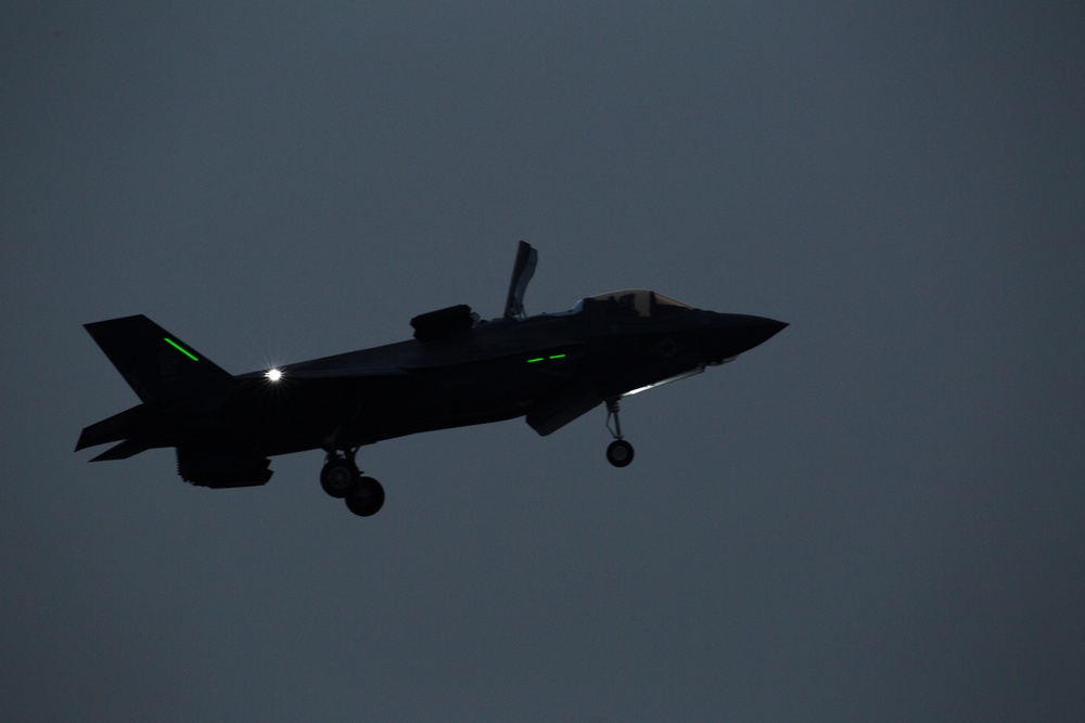 Lightning II strikes Iwakuni, F-35B arrives