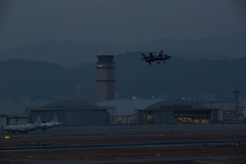 Lightning II strikes Iwakuni, F-35B arrives