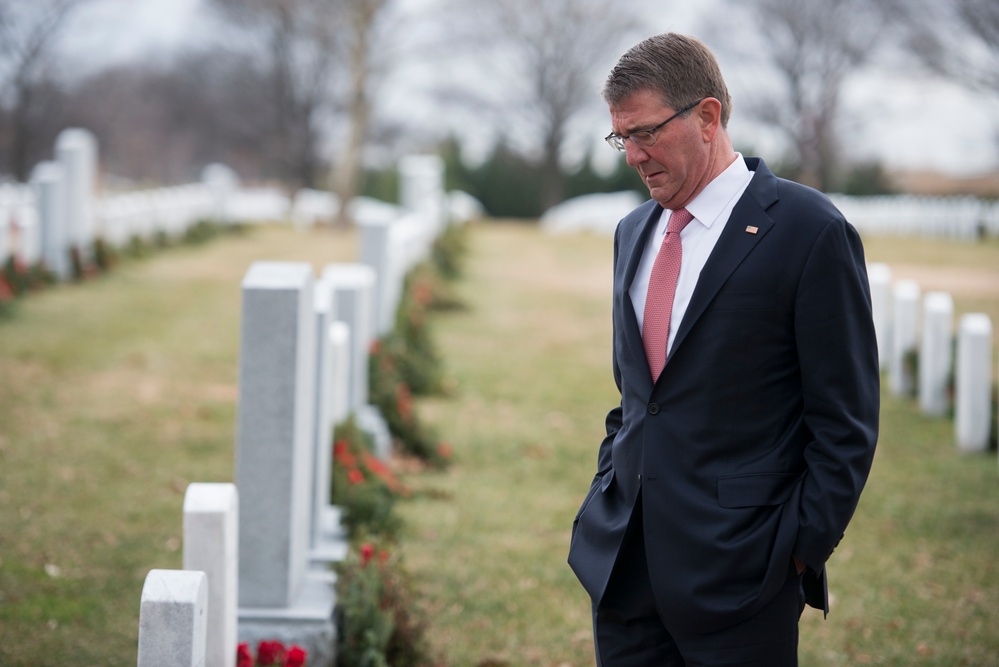 Secretary of Defense Ashton B. Carter visits graves in Section 60 of Arlington National Cemetery