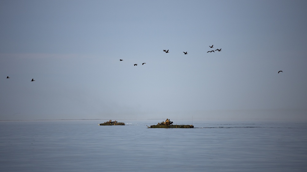 Marines conduct amphibious raid for COMPTUEX