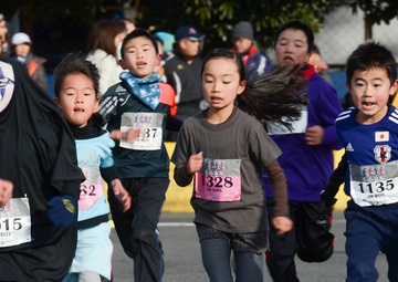 12,000 participate in race event at Yokota