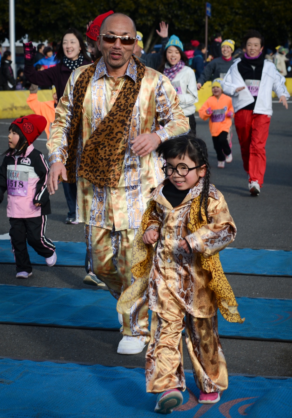 12,000 participate in race event at Yokota