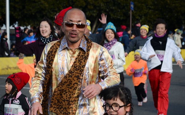 12,000 participate in race event at Yokota