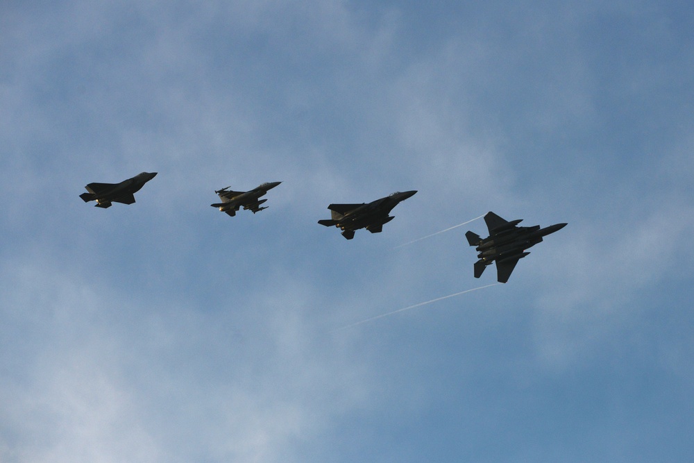 USAF fighter jets practice for inauguration flyover