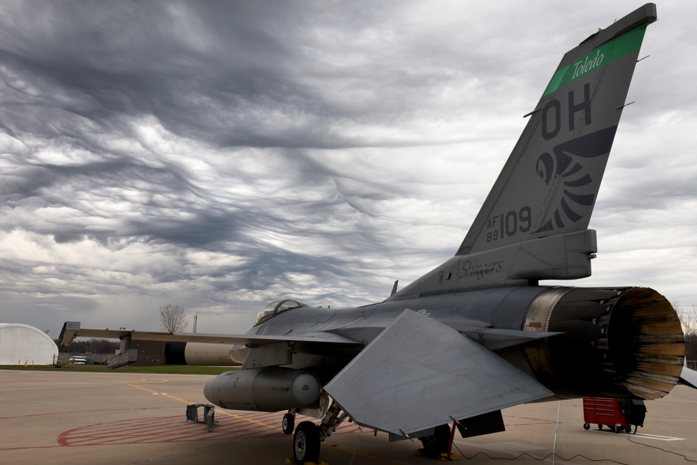 180FW F-16s stand ready before the storm