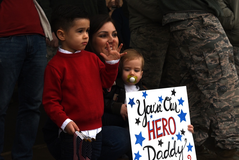 Little Rock AFB welcomes home deployed Airmen