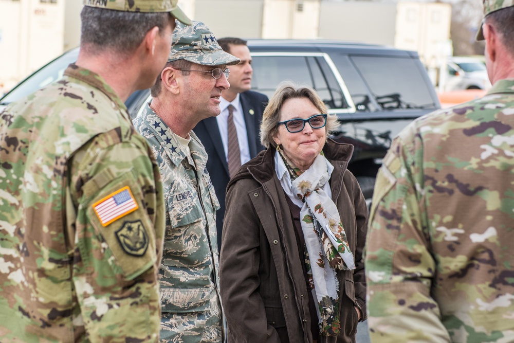 Chief of the National Guard Bureau visits with Soldiers and Airman prior to 58th Presidential Inauguration
