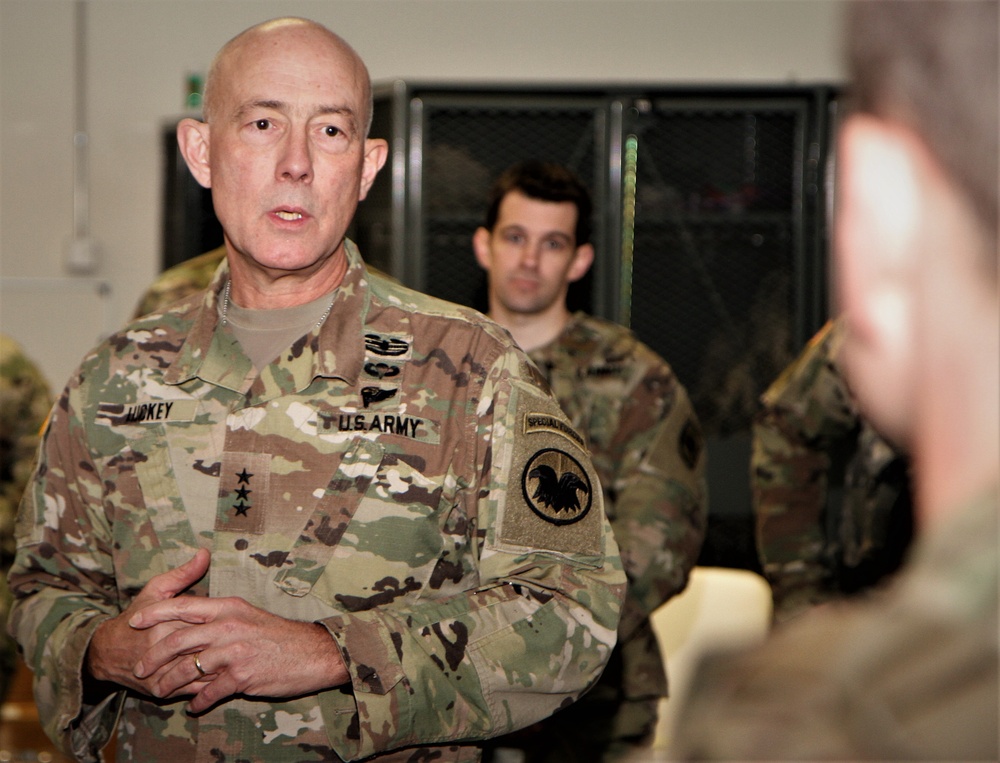 USARC CG visits Soldiers in Vicenza, Italy