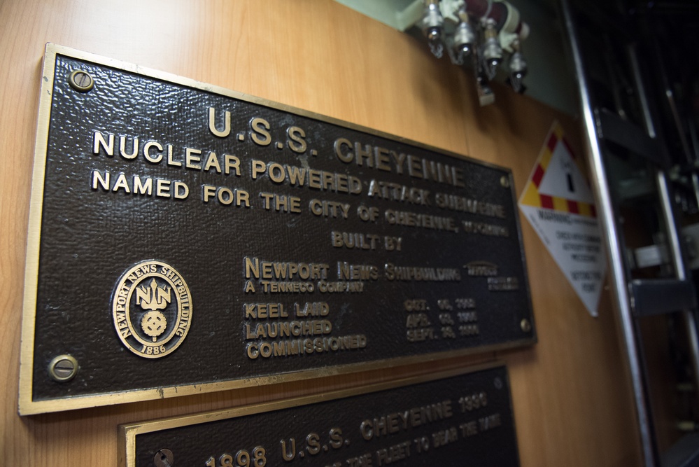 USS Cheyenne hosts bussines leaders