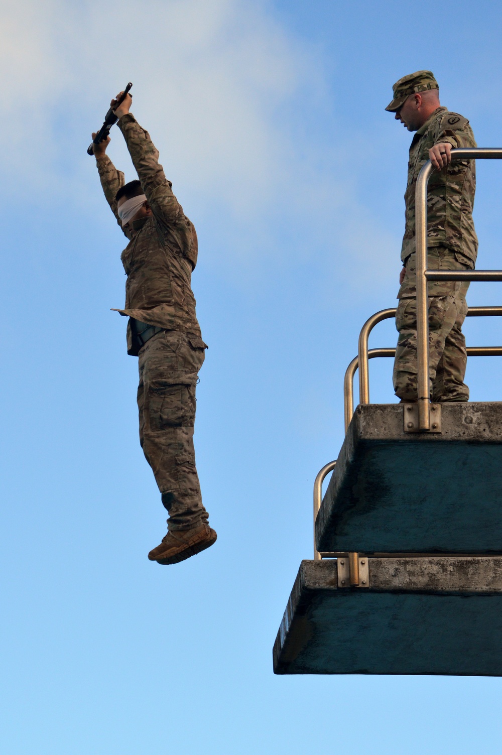 325th BSB &quot;Mustangs&quot; conduct water survival training