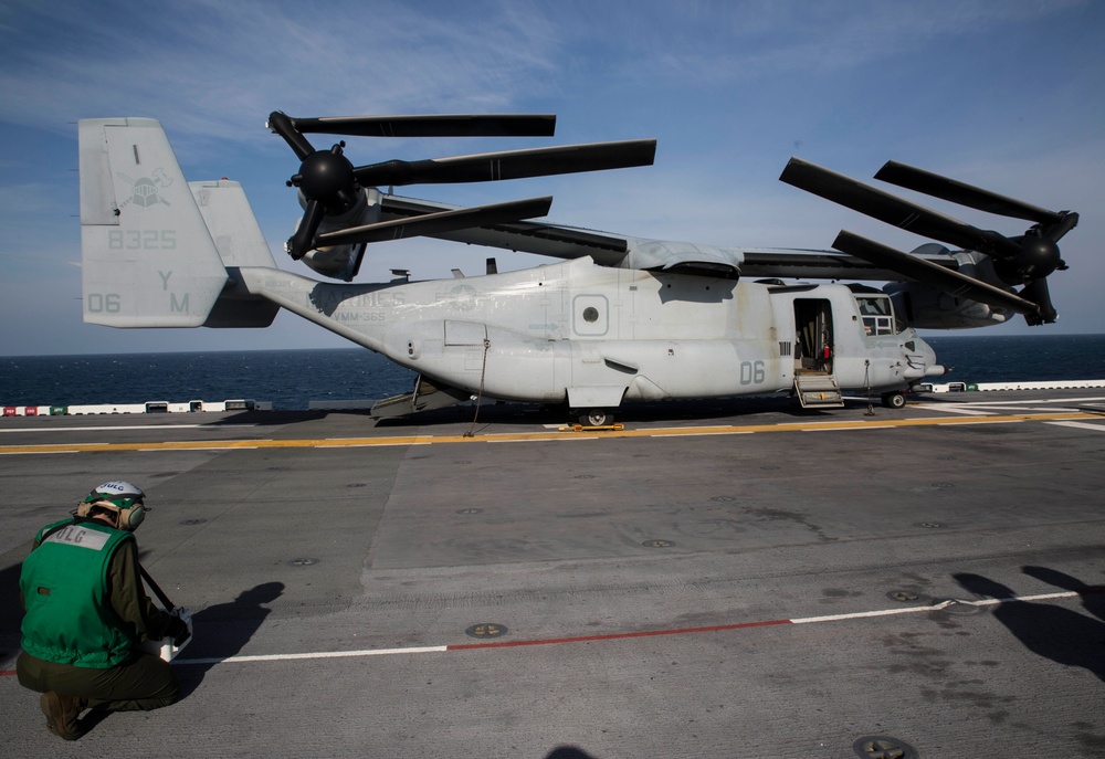 24th MEU conducts flight operations during COMPTUEX