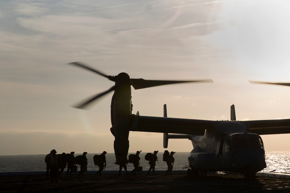 Marine leave USS Mesa Verde to conduct training
